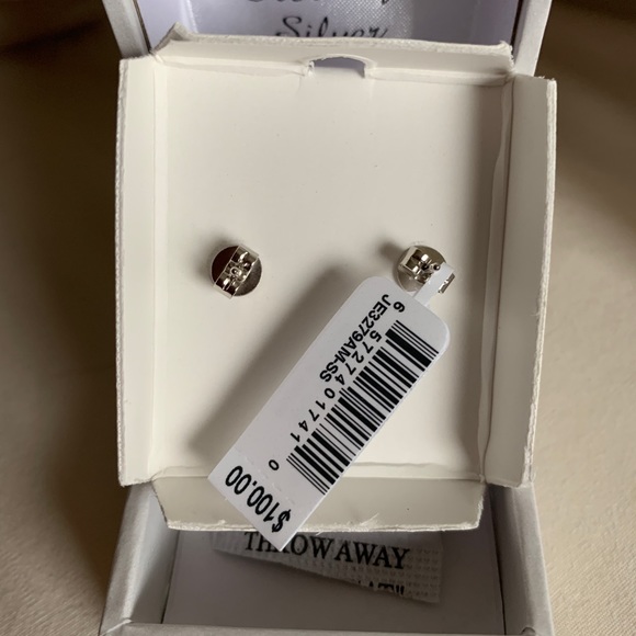 Genuine Garnet stone set in Sterling Silver✨ - Picture 3 of 3